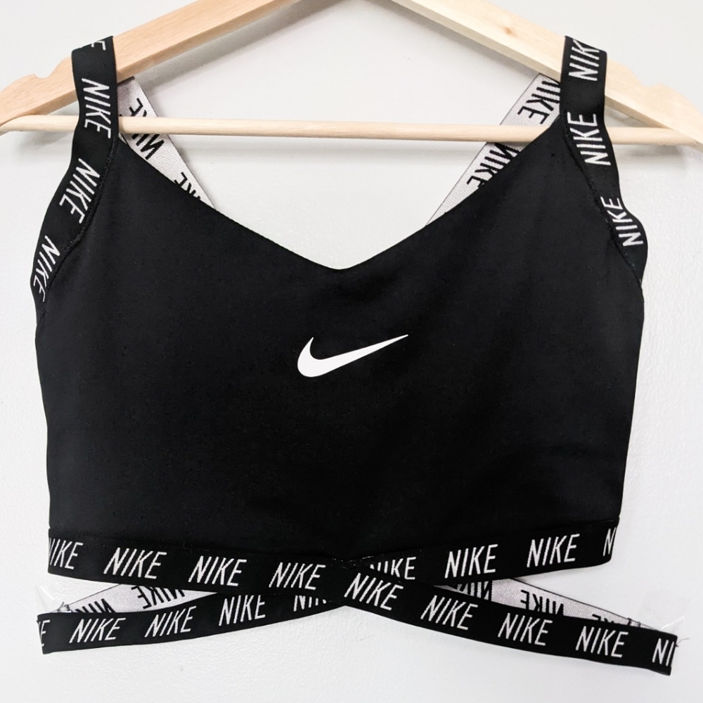 Nike Strappy Indy Logo Bra